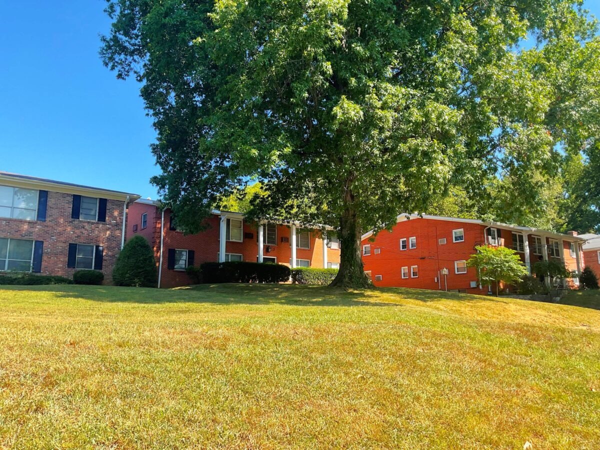 2703 Brownsboro Rd apartments in Crescent Hill, Louisville