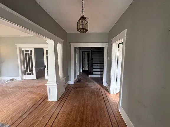 2109 Foyer