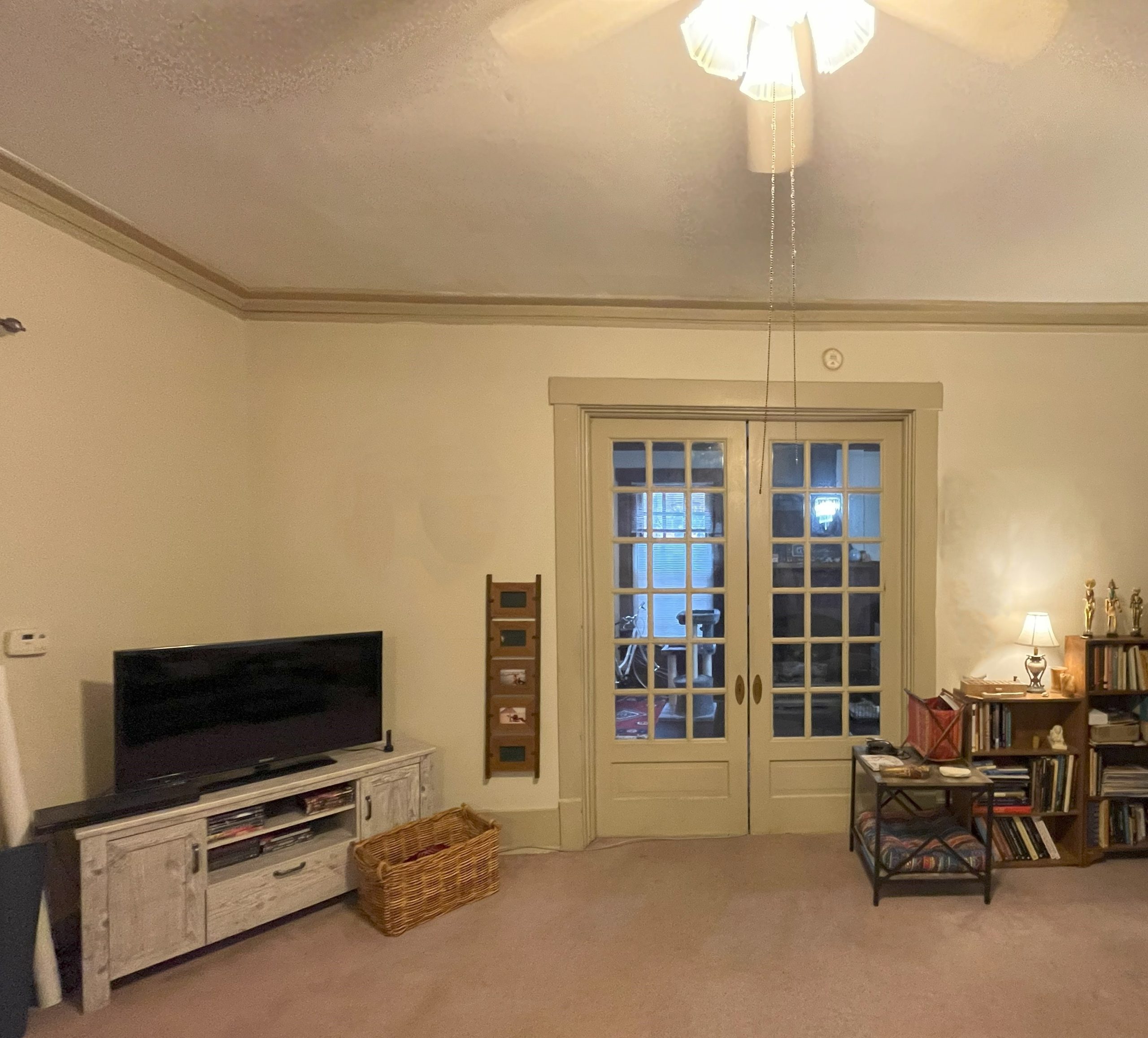 The living room of apartment 1 at 1264 Cherokee Road